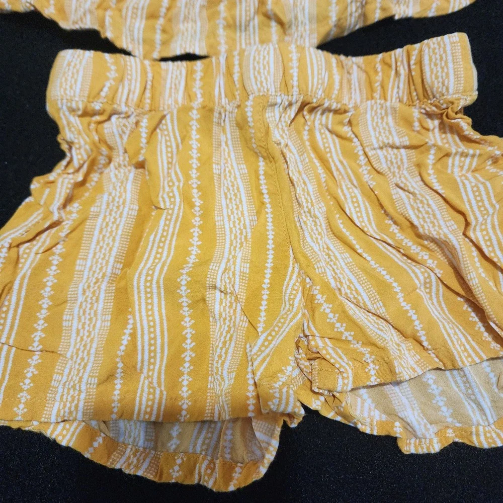 Old Navy Toddler Girls Mustard Yellow Geometric‎ Stripe Halter Top Shorts Set 3T